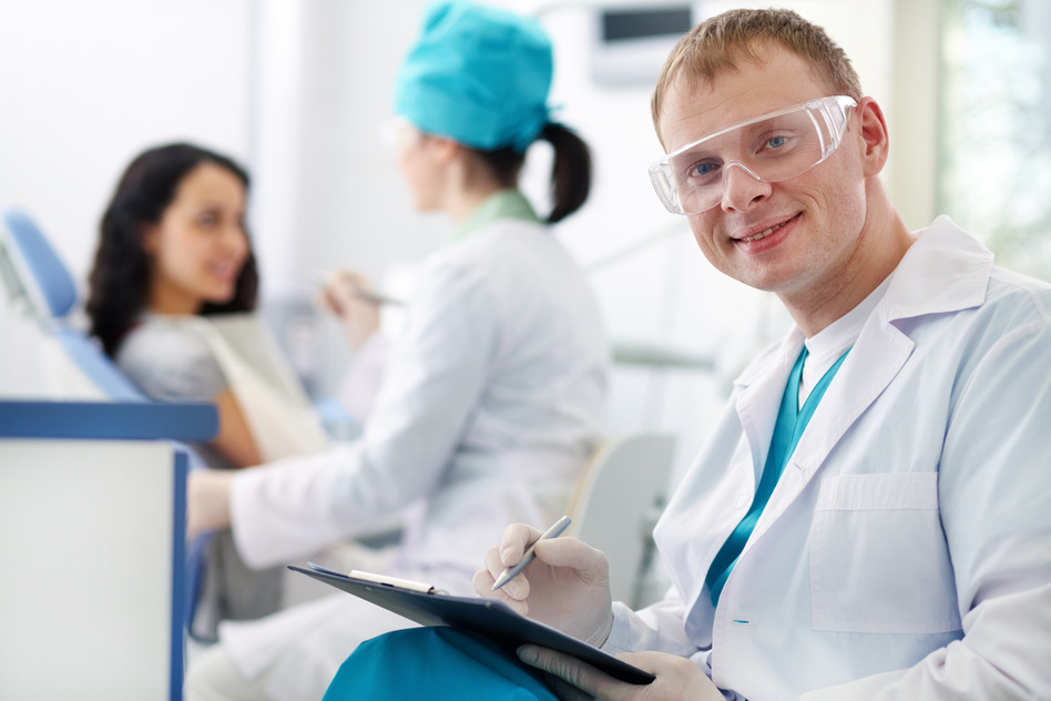 photodune-1499267-friendly-dentist-s.jpg